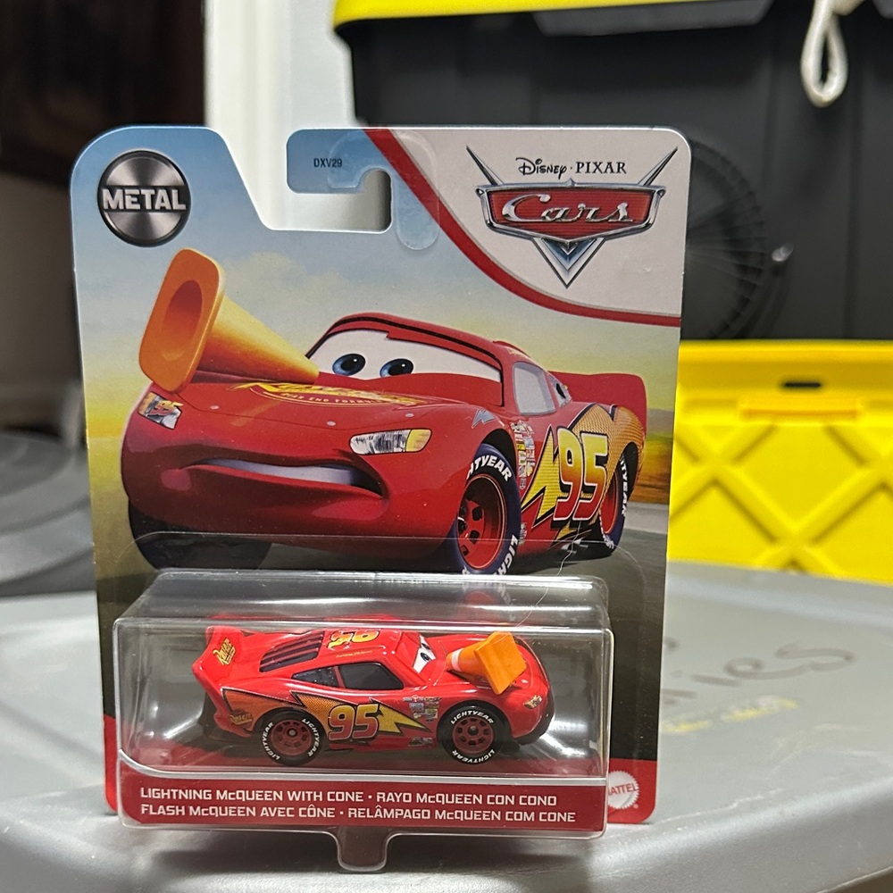 Mattel Disney Cars Lightning McQueen with Cone - Red and Yellow